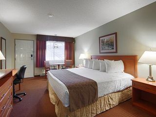 Фото отеля SureStay Plus Hotel by Best Western Salmon Arm