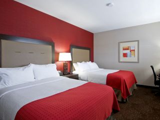 Фото отеля Holiday Inn Hotel & Suites St.Catharines-Niagara, an IHG Hotel