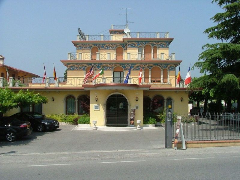 Hotel Photo 1