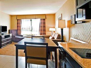 Фото отеля Holiday Inn Express & Suites Riverport Richmond, an IHG Hotel
