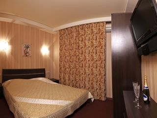 Алекс Отель на Мужества