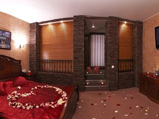 Алекс Отель на Мужества