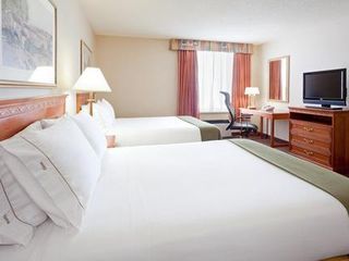 Фото отеля Holiday Inn Express & Suites Regina Downtown, an IHG Hotel