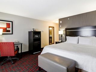 Фото отеля Hampton Inn & Suites Red Deer