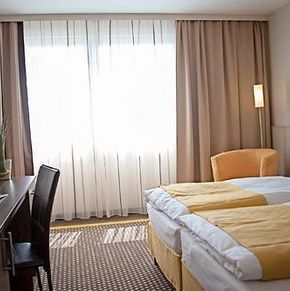 NearBy Hotel