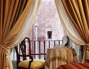 Hotel Lanfipe Palace Naples Italy