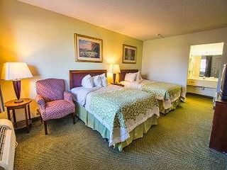 Фото отеля Days Inn & Suites Latham/Albany North