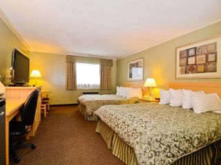 Фото отеля Best Western Marquis Inn & Suites