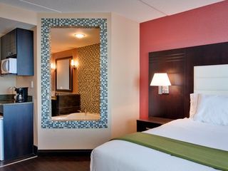 Фото отеля Holiday Inn Express Hotel & Suites Ottawa West-Nepean, an IHG Hotel