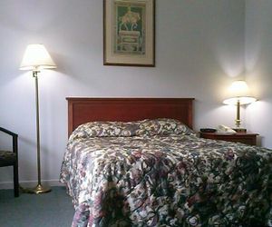 Canuck Inn and Suites Niagara Falls Canada