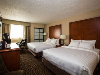 Фото отеля Executive on the Ridge Hotel & Convention Centre