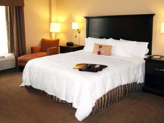 Hotel pic Hampton Inn & Suites Laval