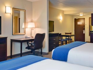 Фото отеля Holiday Inn Express and Suites Kincardine, an IHG Hotel