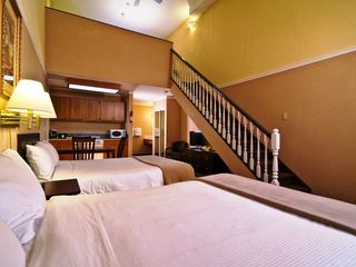 Фото отеля Econo Lodge Inn & Suites