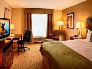 Фото отеля Holiday Inn Hotel and Suites-Kamloops, an IHG Hotel