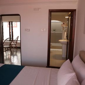 NearBy Hotel