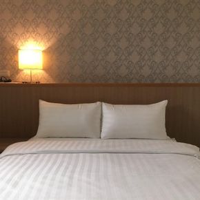 NearBy Hotel