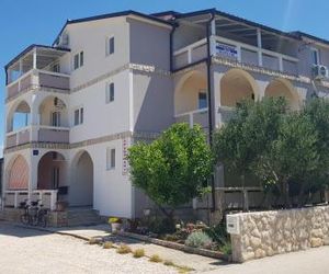 Apartments Beba Vir Croatia