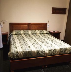 NearBy Hotel