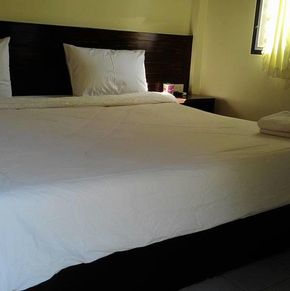 NearBy Hotel