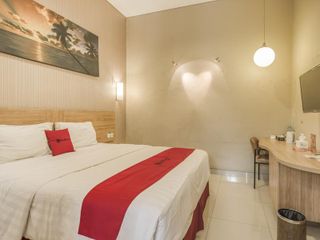 Фото отеля Sunshine Family Homestay near Terminal 1 Juanda Airport