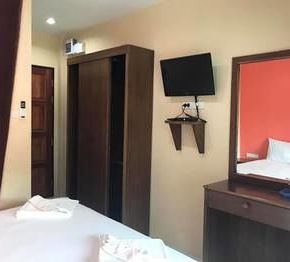 NearBy Hotel