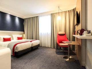 Фото отеля Holiday Inn Express Paris - Velizy, an IHG Hotel