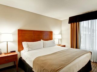 Фото отеля Holiday Inn Express and Suites Guelph, an IHG Hotel