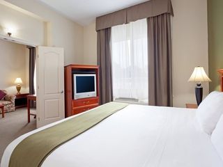 Фото отеля Holiday Inn Express Hotel & Suites 1000 Islands - Gananoque, an IHG Ho