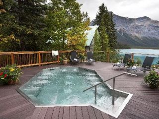 Hotel pic Emerald Lake Lodge