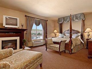 Hotel pic Ramada by Wyndham Drumheller Hotel & Suites