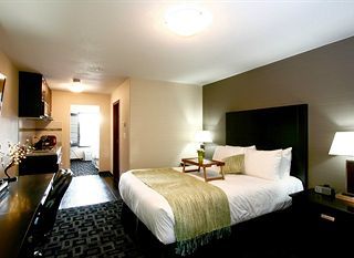 Hotel pic Foxwood Inn & Suites Drayton Valley