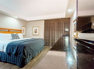 Фото отеля Royal Hotel Calgary, Trademark Collection by Wyndham