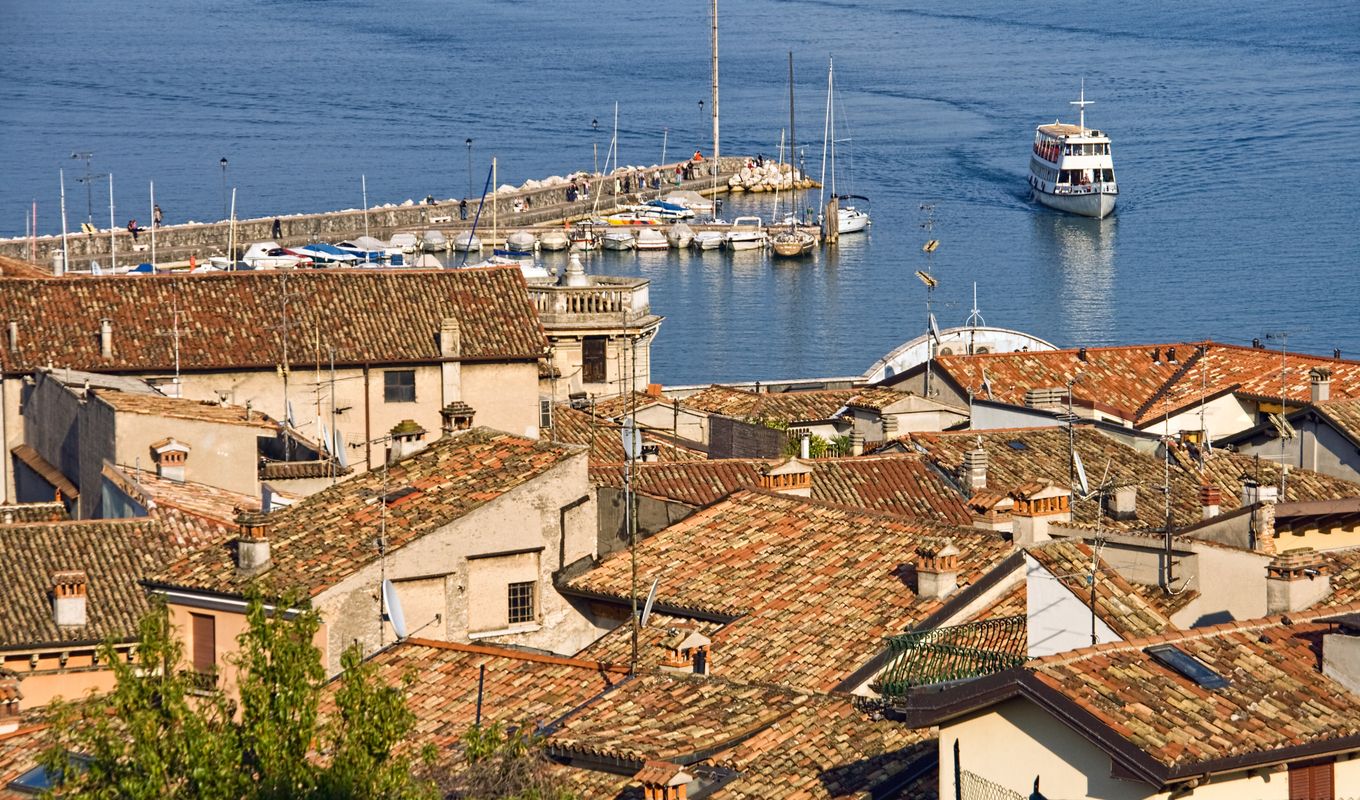 How to get from Gavi Italy to Desenzano del Garda
